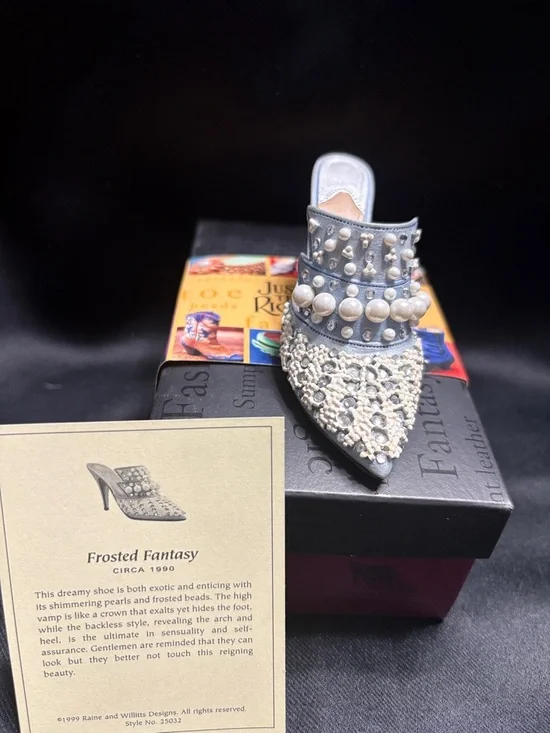 Just The Right Shoe - Silver and Gray Heels - Picture 4 of 5